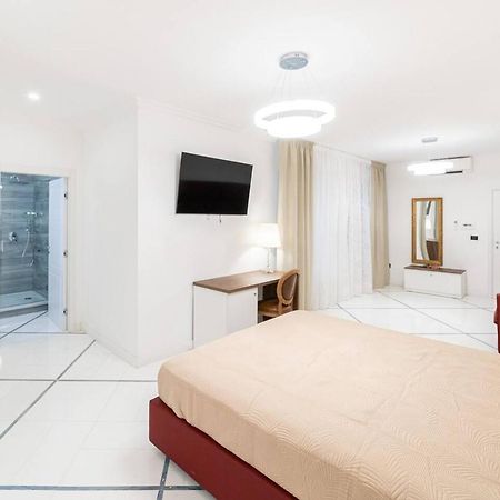 Apartments Hotel Real Suite Napoli Chiaia Mergellina Bagian luar foto