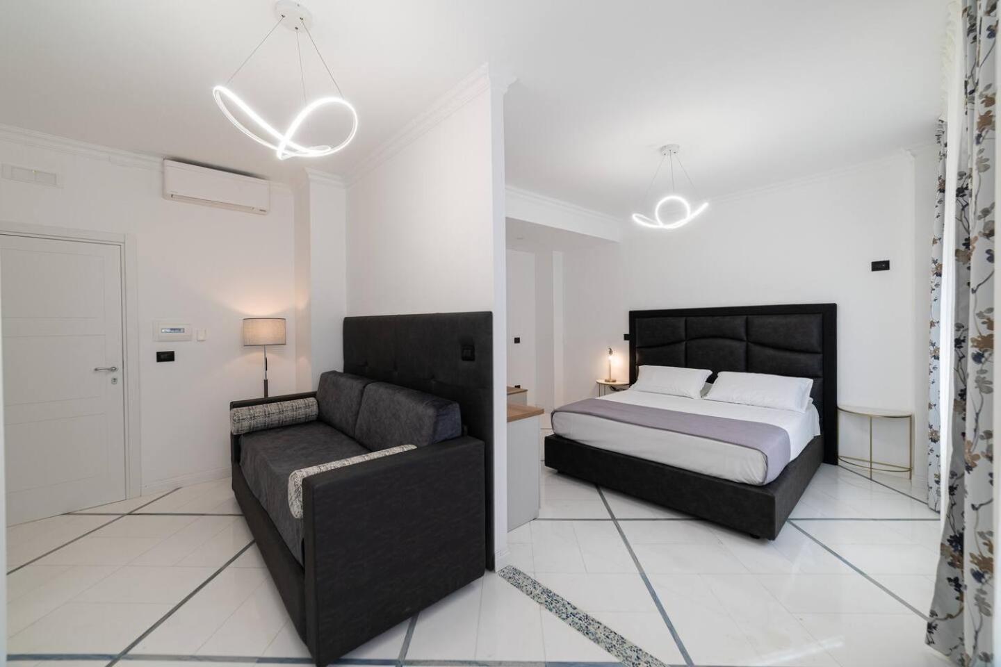 Apartments Hotel Real Suite Napoli Chiaia Mergellina Bagian luar foto