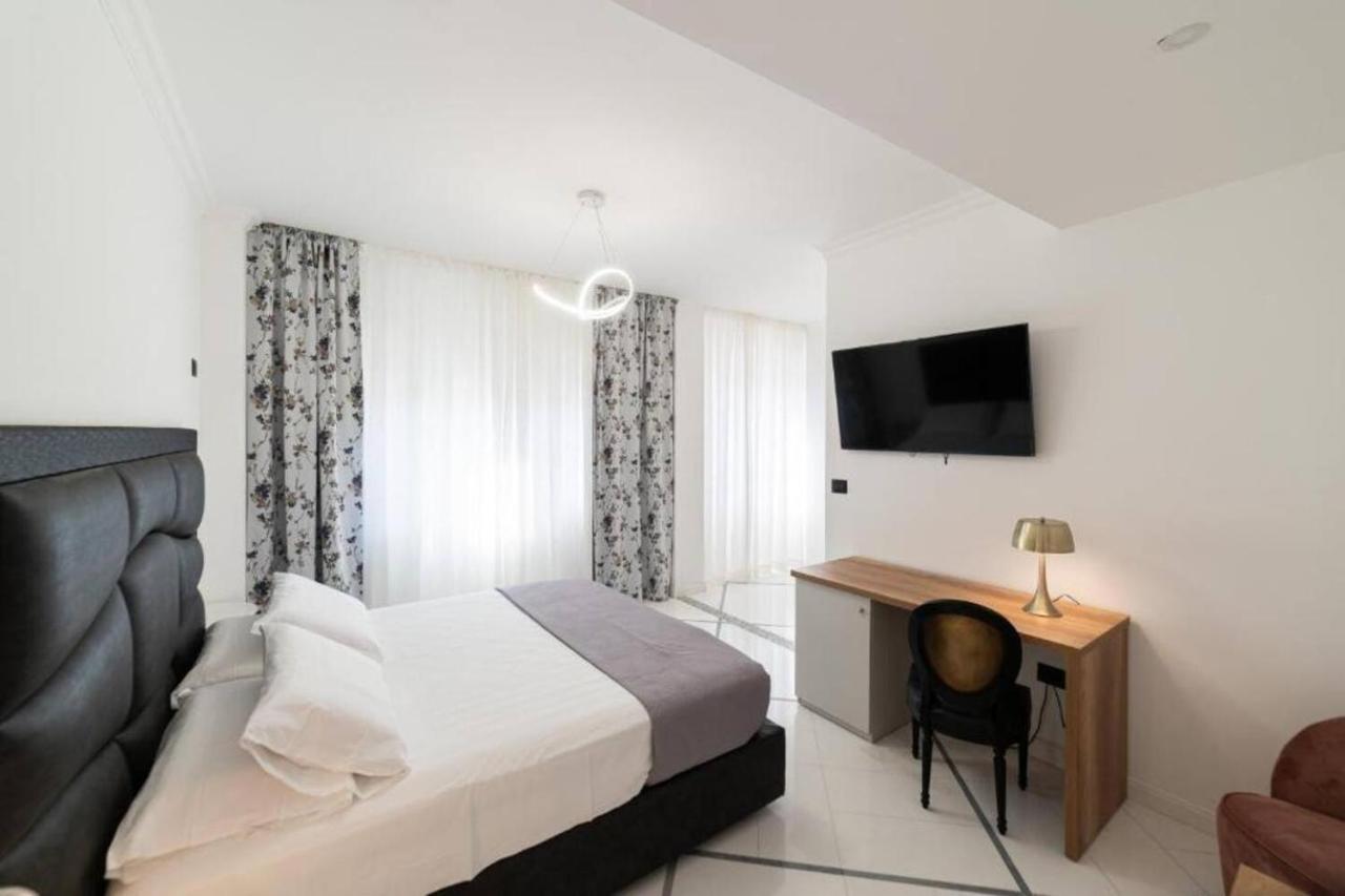 Apartments Hotel Real Suite Napoli Chiaia Mergellina Bagian luar foto
