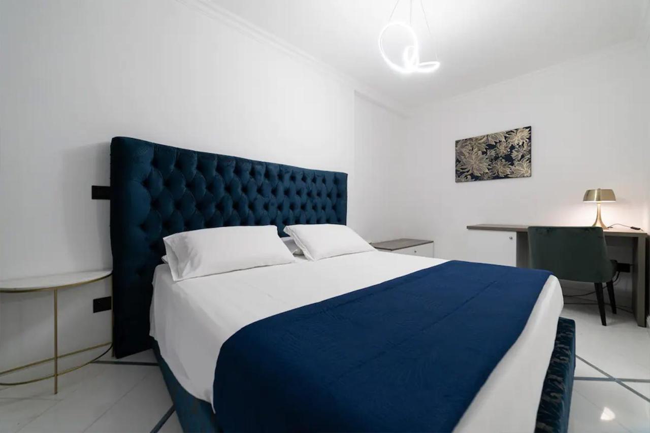 Apartments Hotel Real Suite Napoli Chiaia Mergellina Bagian luar foto