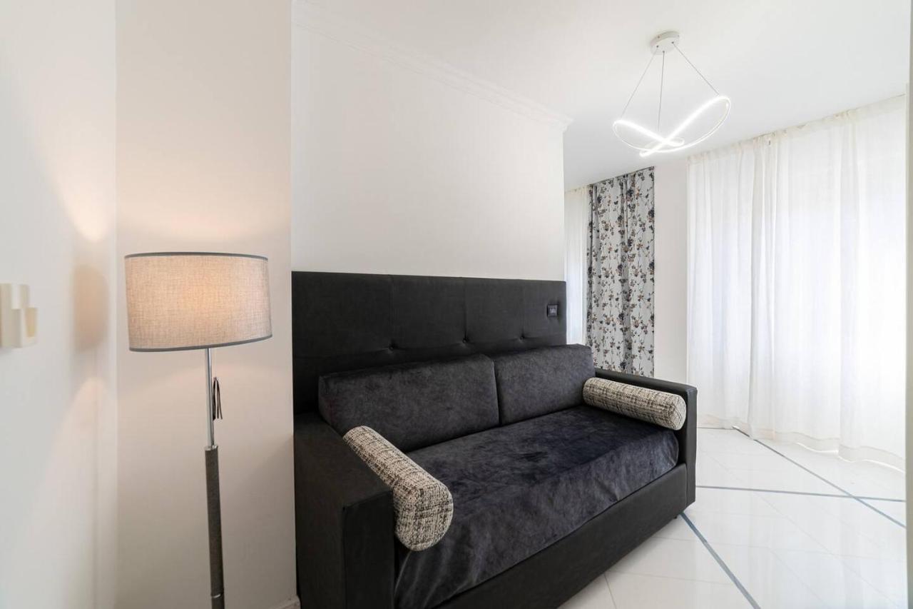 Apartments Hotel Real Suite Napoli Chiaia Mergellina Bagian luar foto