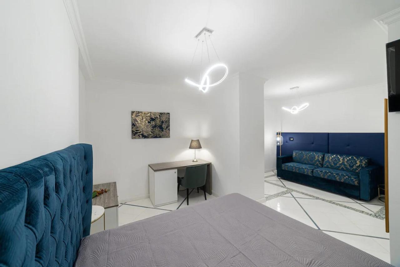Apartments Hotel Real Suite Napoli Chiaia Mergellina Bagian luar foto