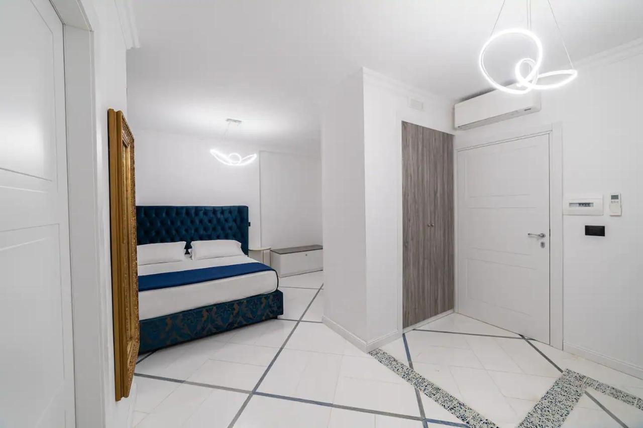 Apartments Hotel Real Suite Napoli Chiaia Mergellina Bagian luar foto