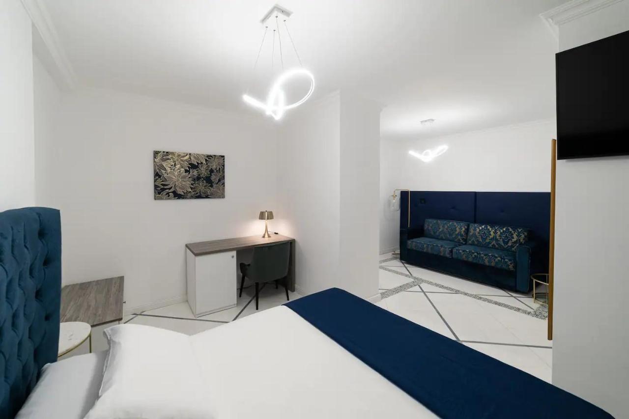 Apartments Hotel Real Suite Napoli Chiaia Mergellina Bagian luar foto