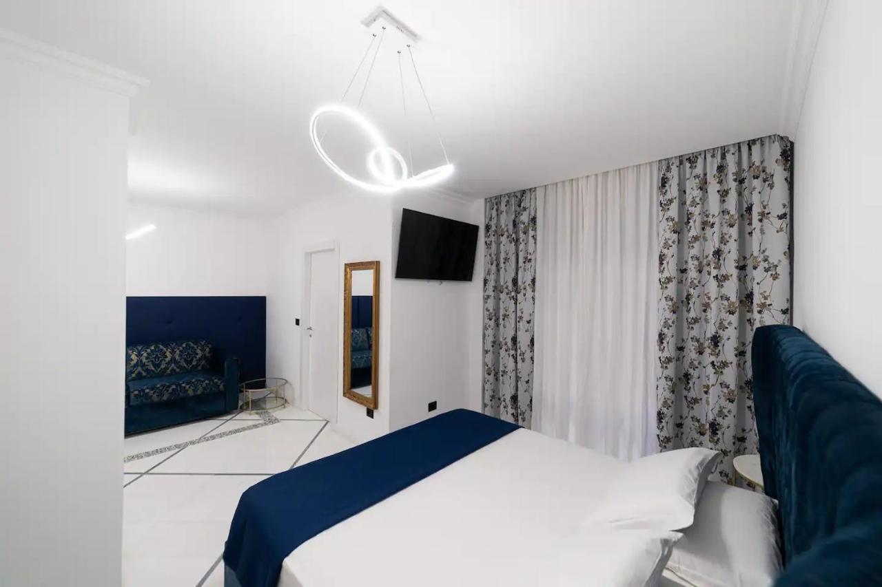 Apartments Hotel Real Suite Napoli Chiaia Mergellina Bagian luar foto