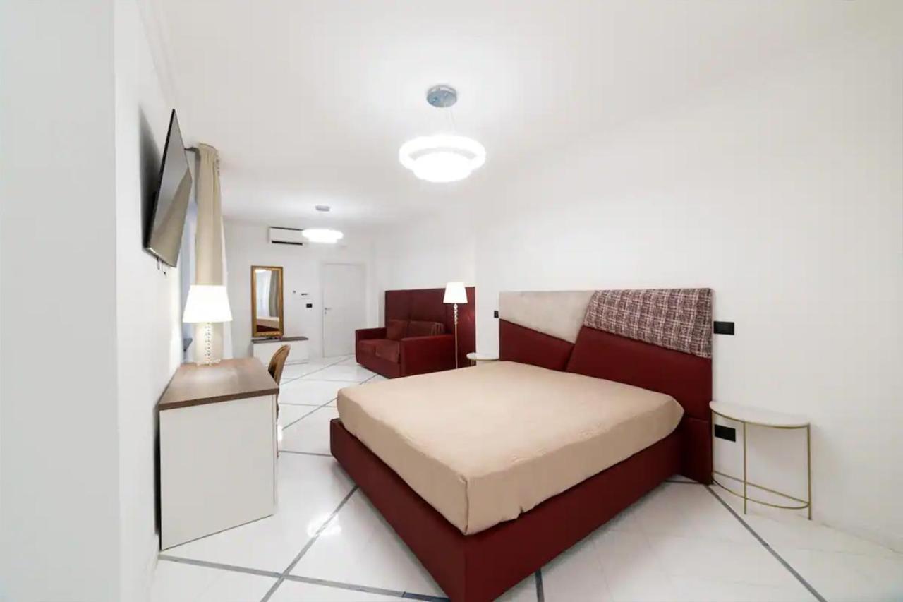 Apartments Hotel Real Suite Napoli Chiaia Mergellina Bagian luar foto