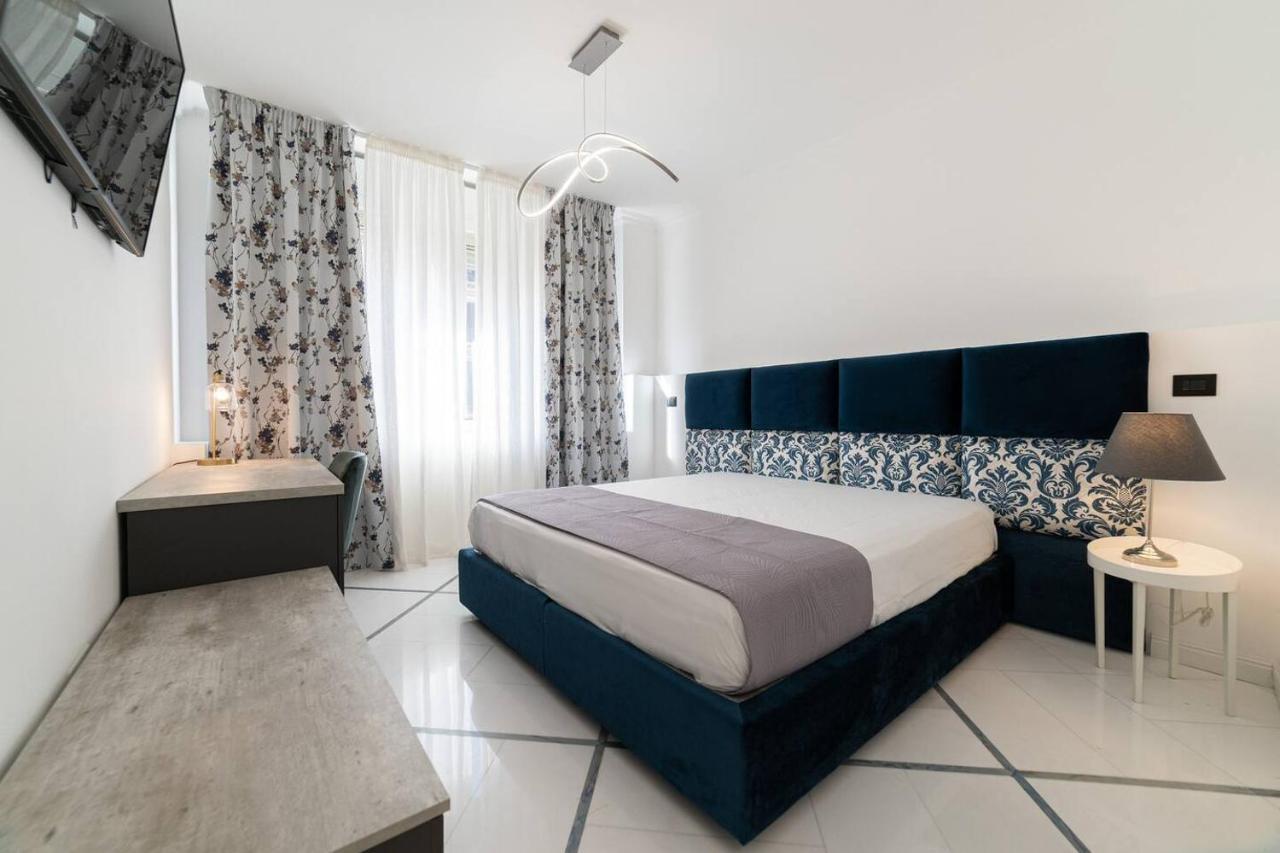 Apartments Hotel Real Suite Napoli Chiaia Mergellina Bagian luar foto
