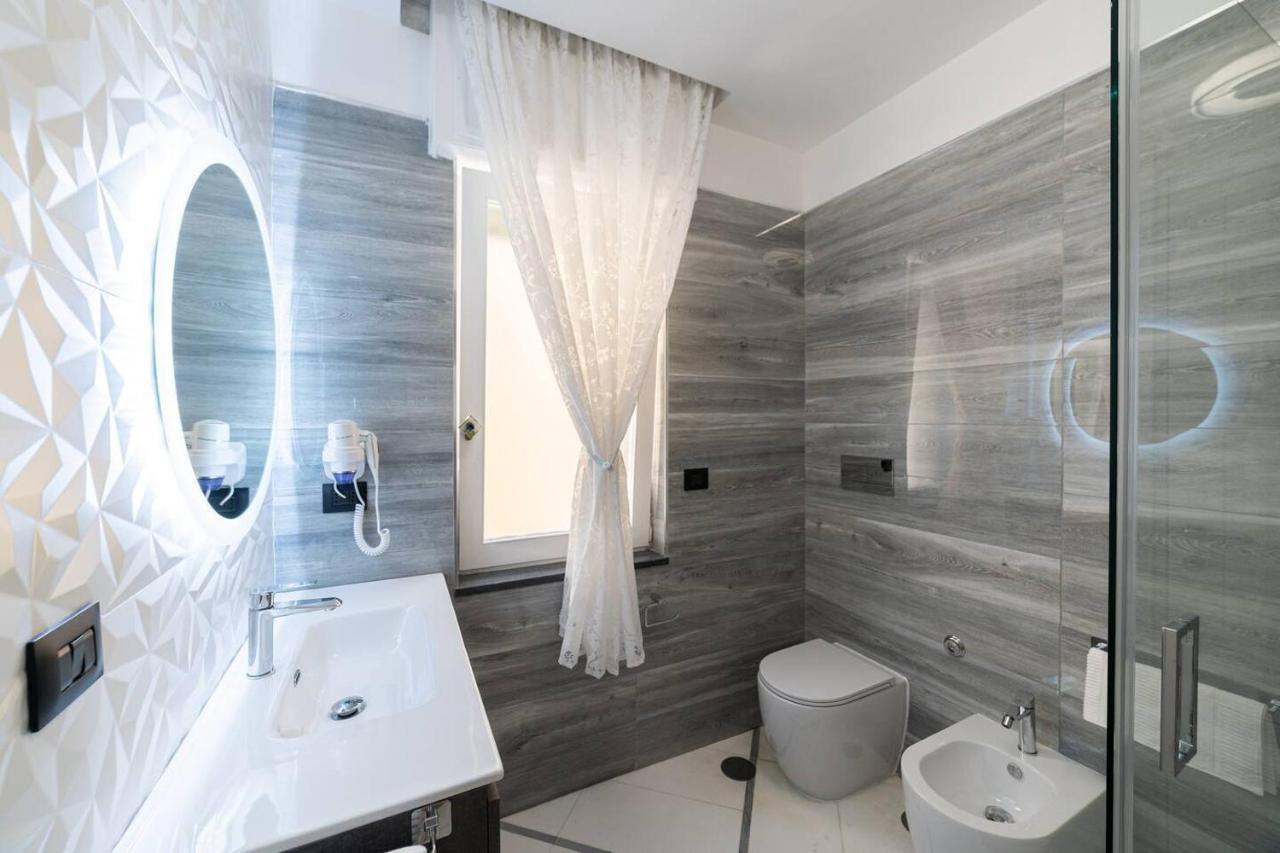 Apartments Hotel Real Suite Napoli Chiaia Mergellina Bagian luar foto