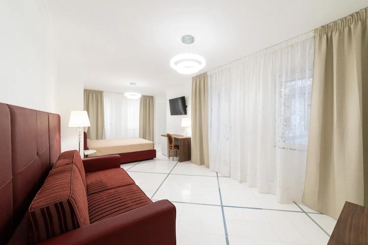 Apartments Hotel Real Suite Napoli Chiaia Mergellina Bagian luar foto