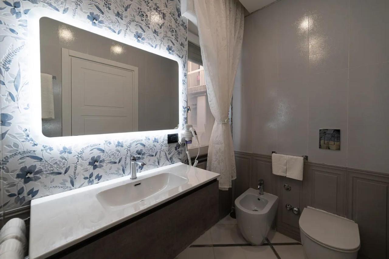 Apartments Hotel Real Suite Napoli Chiaia Mergellina Bagian luar foto