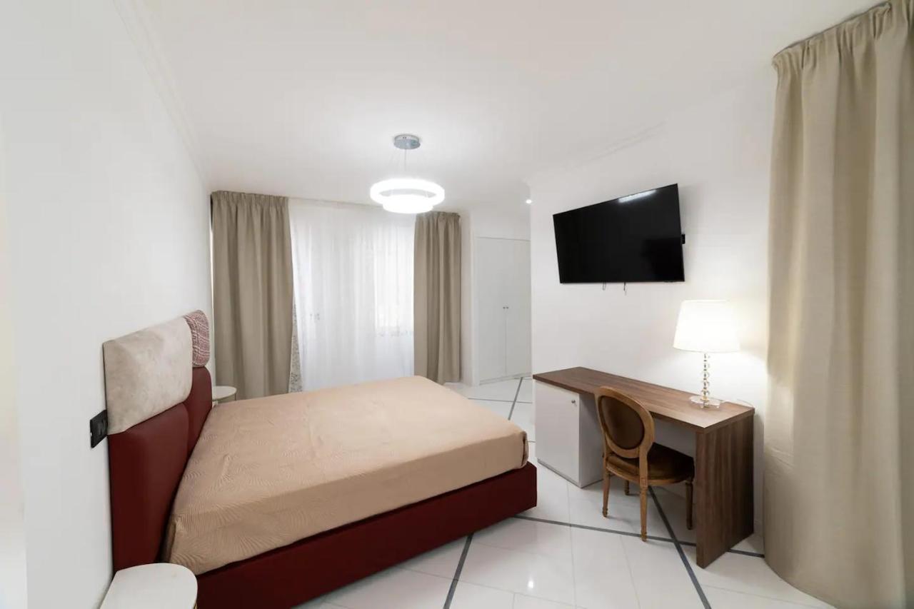 Apartments Hotel Real Suite Napoli Chiaia Mergellina Bagian luar foto
