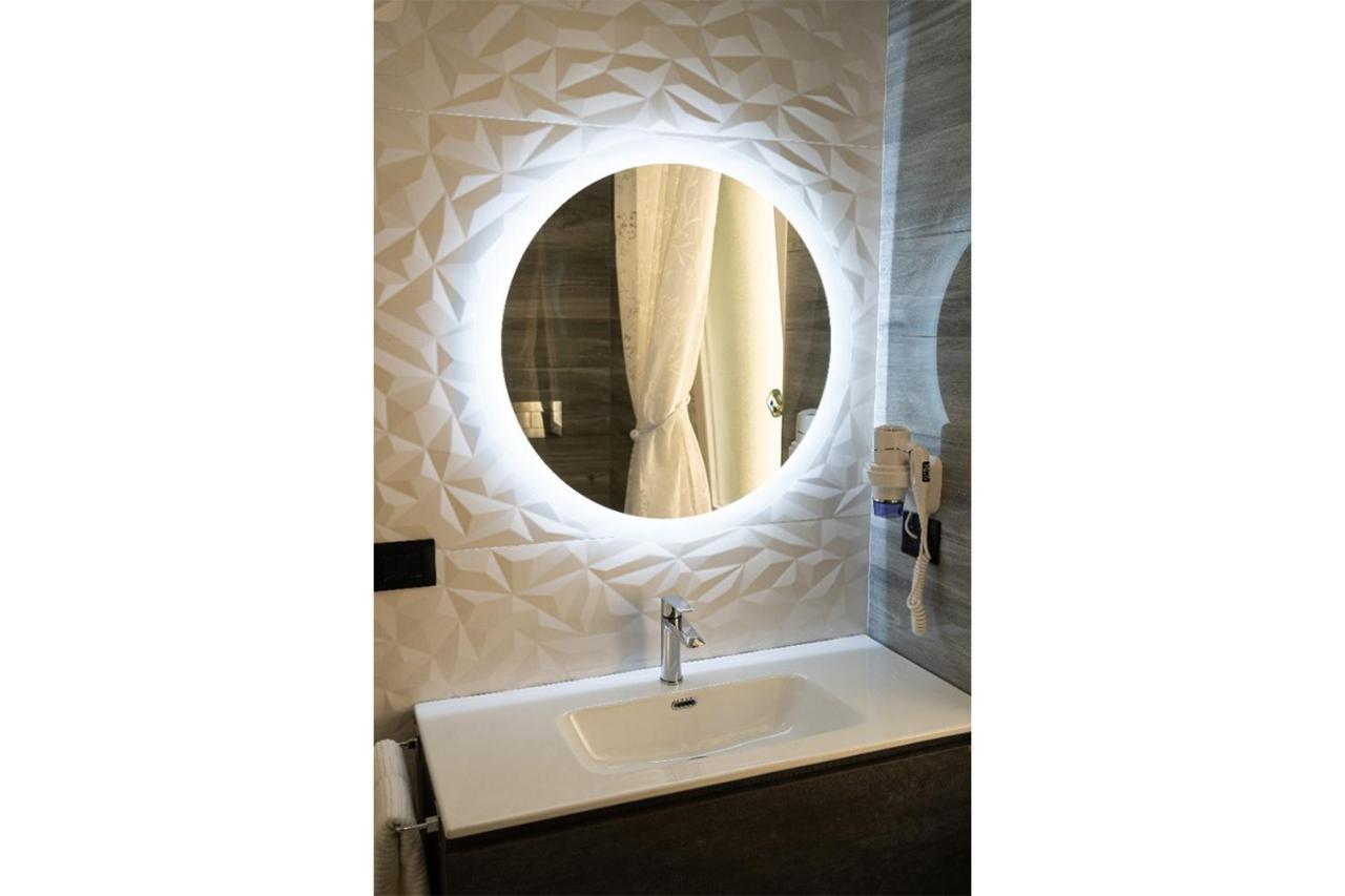 Apartments Hotel Real Suite Napoli Chiaia Mergellina Bagian luar foto