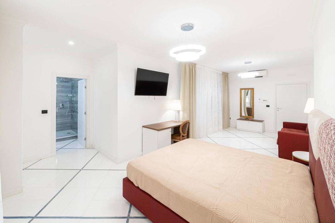 Apartments Hotel Real Suite Napoli Chiaia Mergellina Bagian luar foto