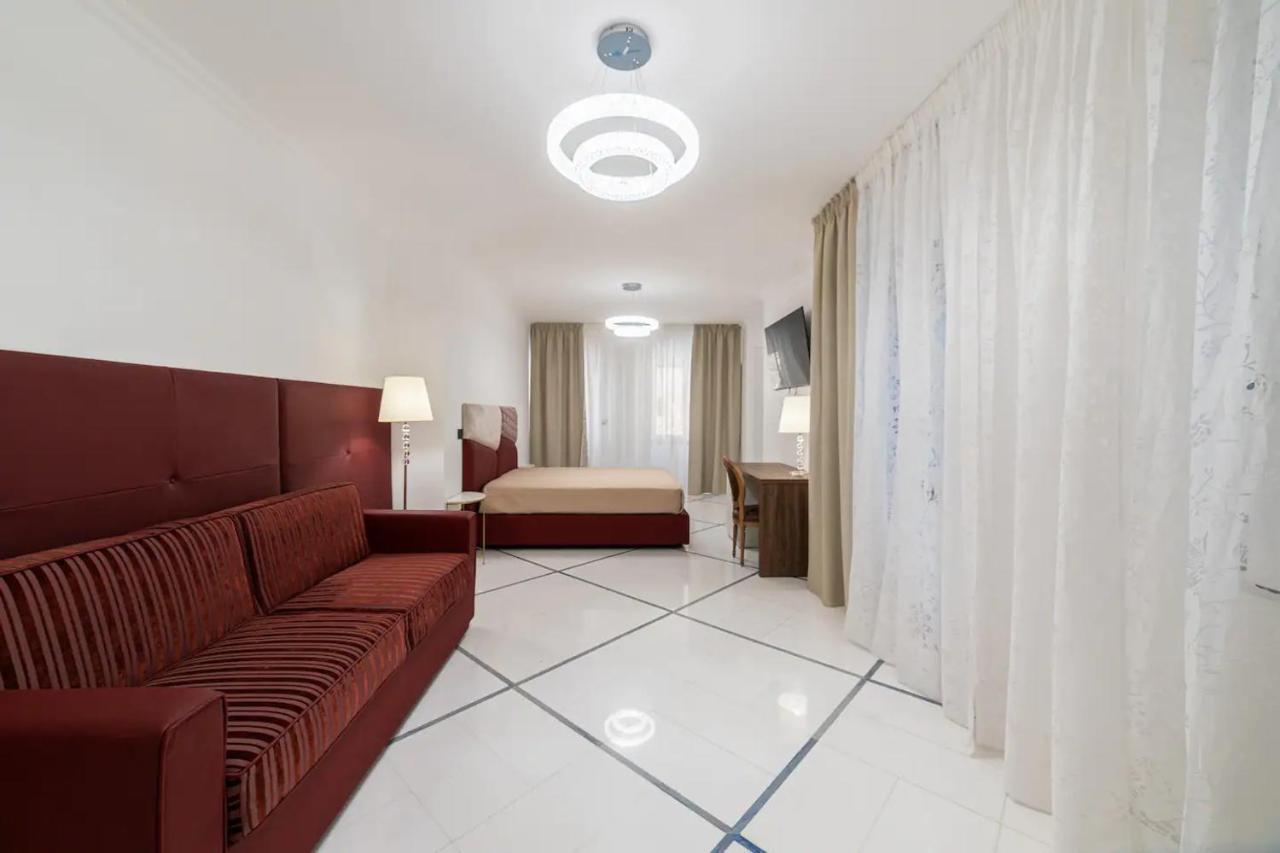 Apartments Hotel Real Suite Napoli Chiaia Mergellina Bagian luar foto